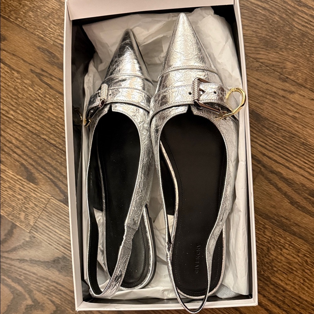 Givenchy Voyou Runway Slingback Flats Silvery Lamb Leather EU 40 New In Box $950 - Picture 2 of 8